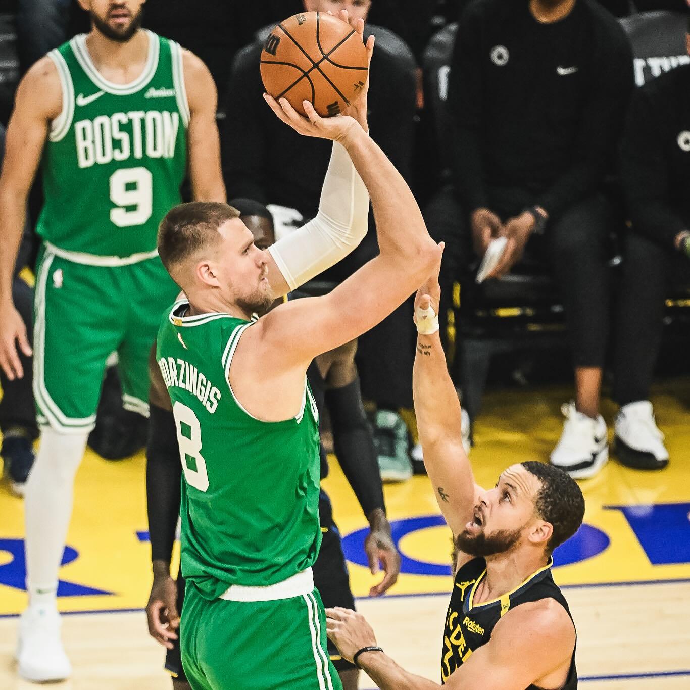 关于火箭大胜凯尔特人，成功追平西部前八的信息