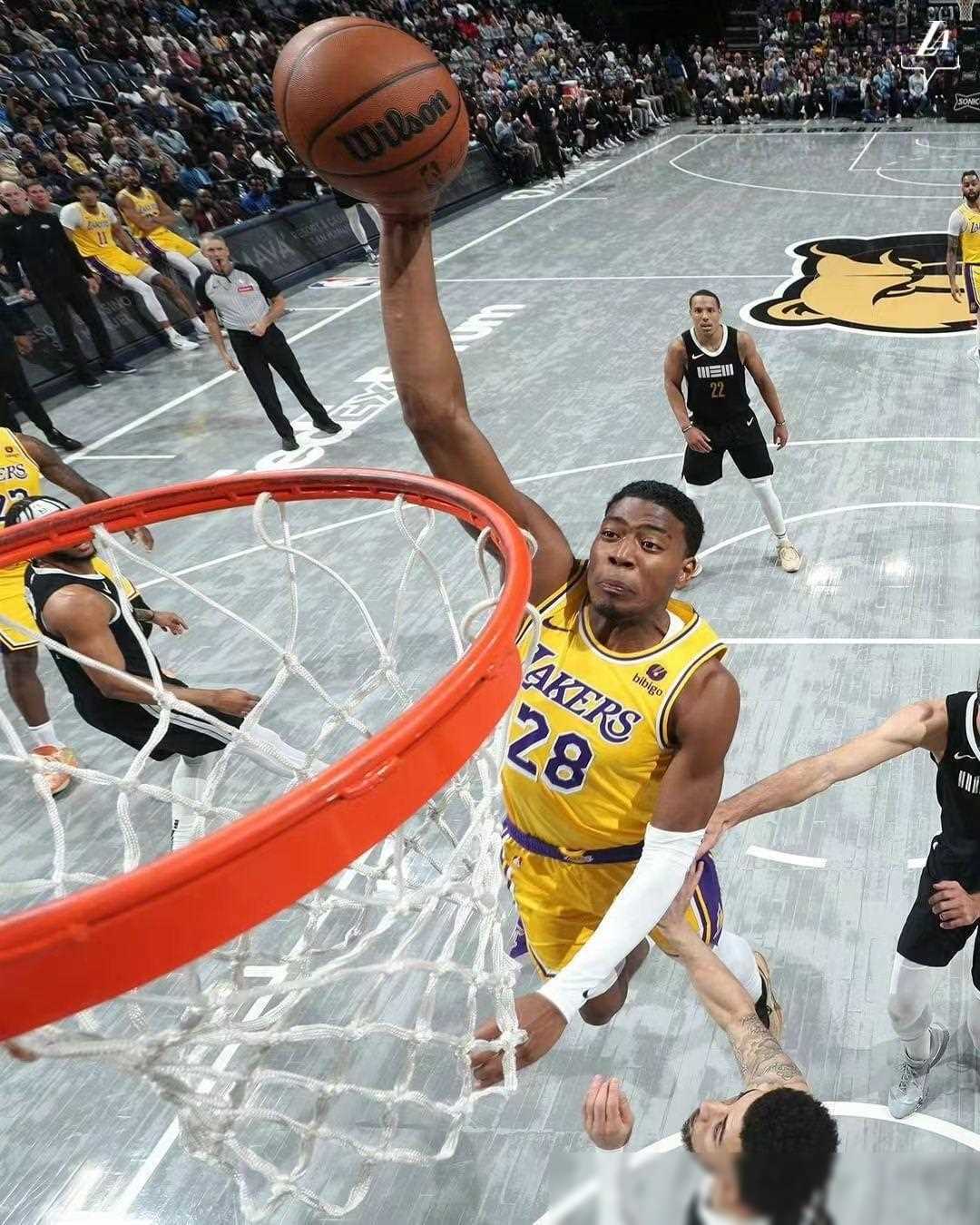 太阳球迷欢呼雀跃，坐拥连胜势头的简单介绍