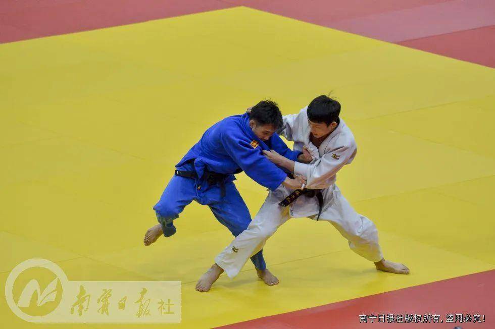 印度代表队在柔道比赛中奋勇拼搏