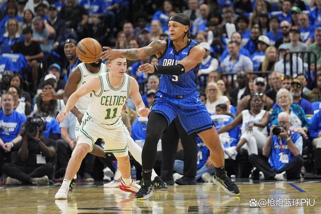 魔术球员合力获得胜利