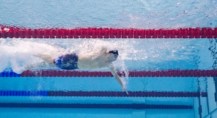 芬兰运动员在田径比赛中脱颖而出