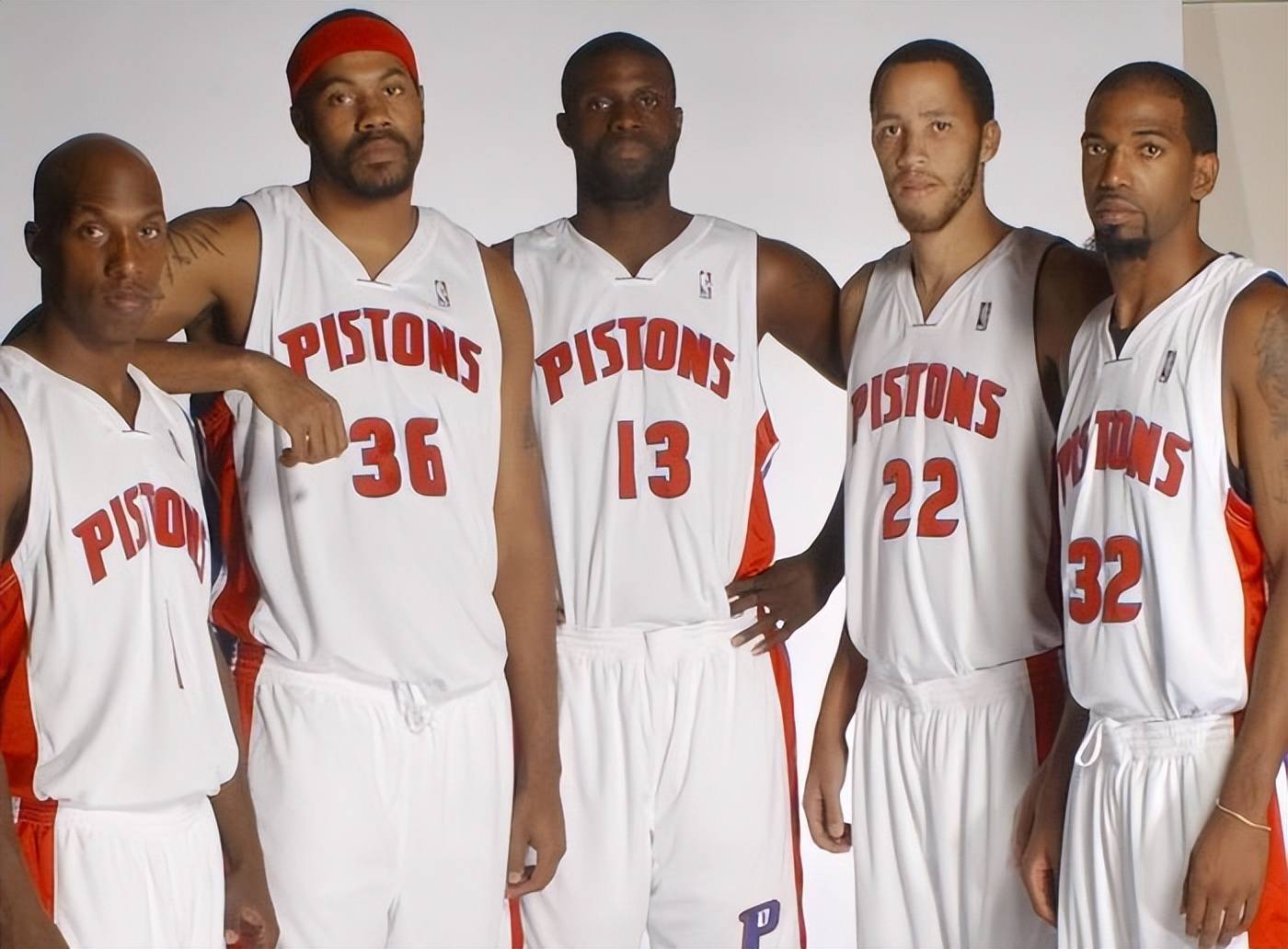 包含热火焕发全明星,活塞沦陷东部的词条 包含热火焕发全明星,活塞沦陷东部的词条