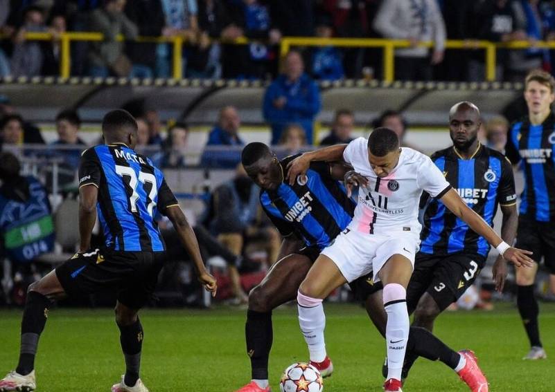 包含布鲁日主场战胜对手，展现实力的词条