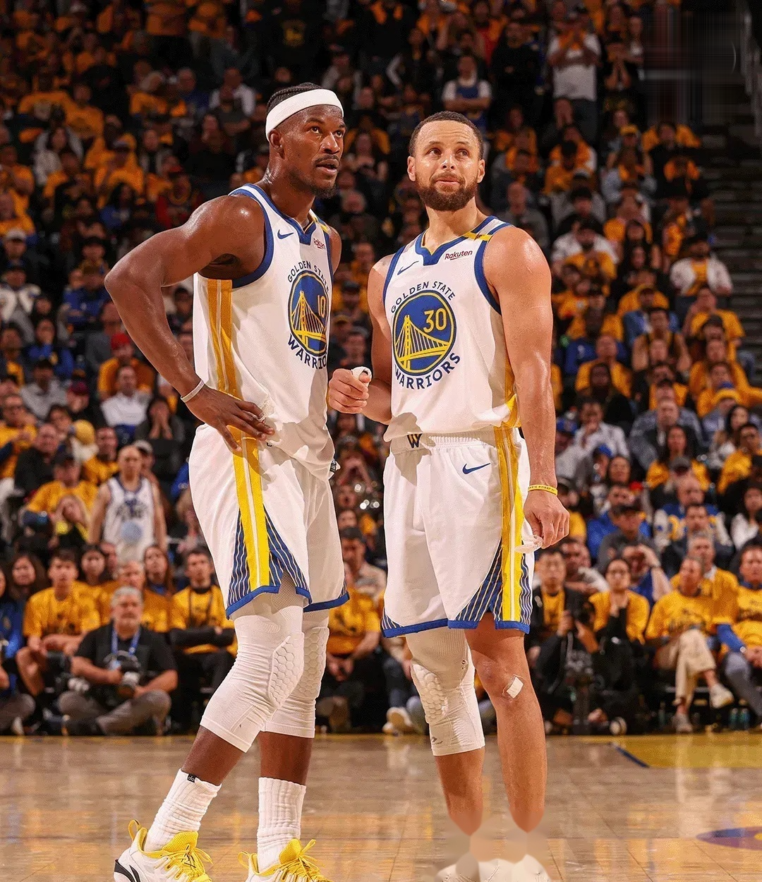 勇士主场战胜湖人,库里砍下30分 勇士主场战胜湖人,库里砍下30分