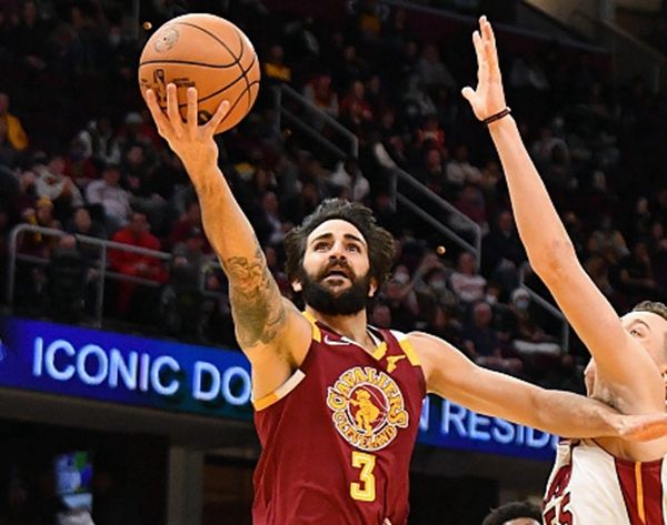 火箭大胜骑士，取得五连胜