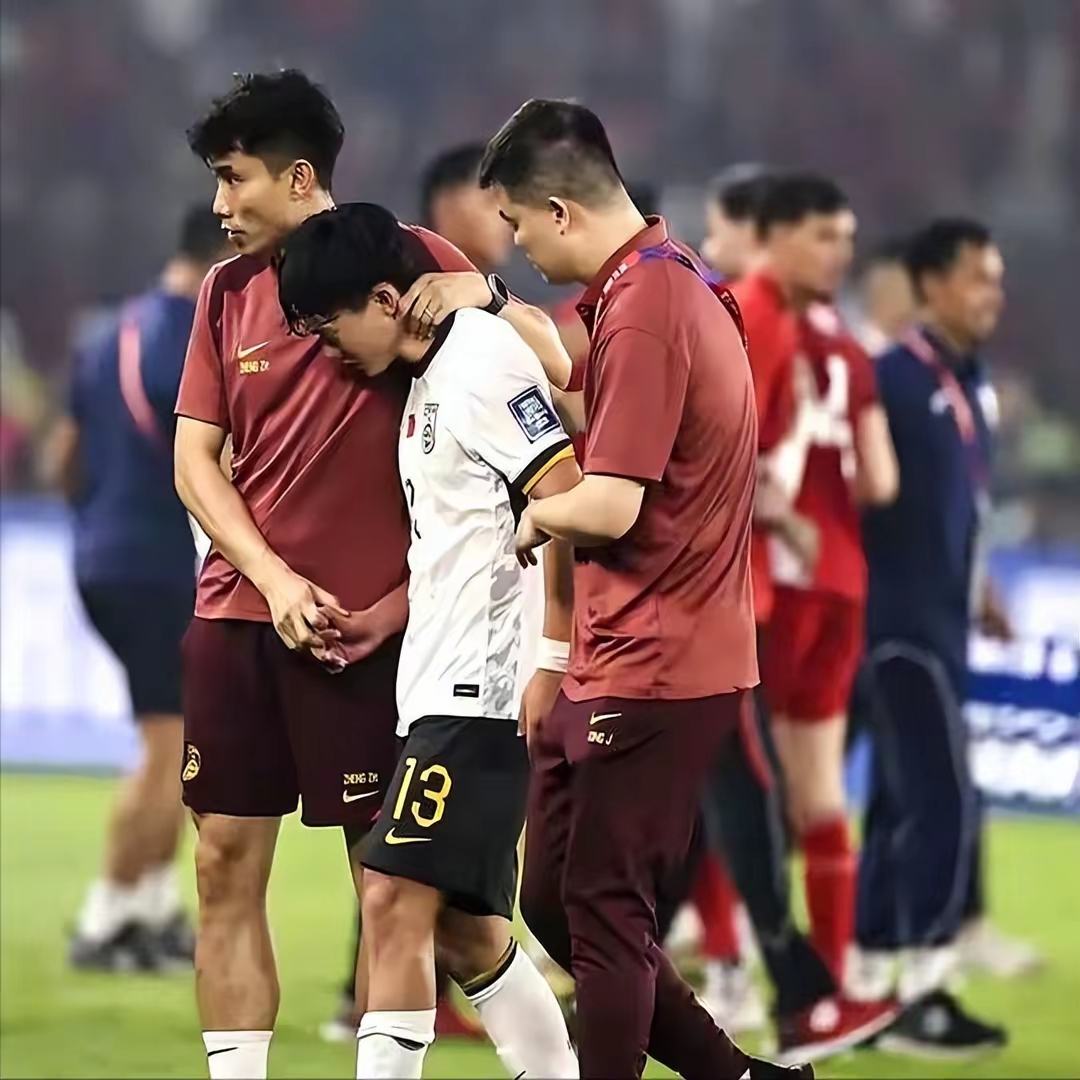 夺冠热门遭遇惨败,球队一脸愁容的简单介绍 夺冠热门遭遇惨败,球队一脸愁容的简单介绍