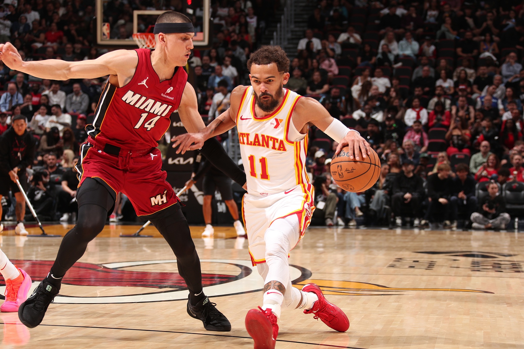 包含公牛战胜骑士，东区赛程反超的词条