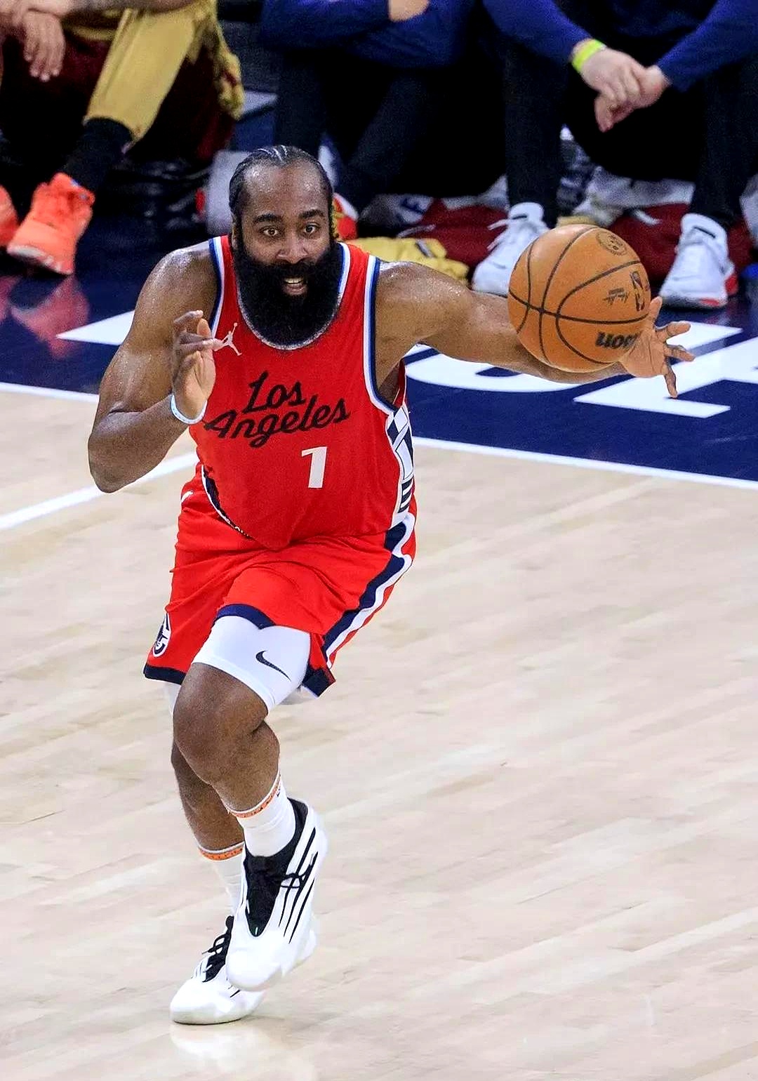 关于快船飙三分打破多项新纪录，逆袭湖人获得胜利的信息