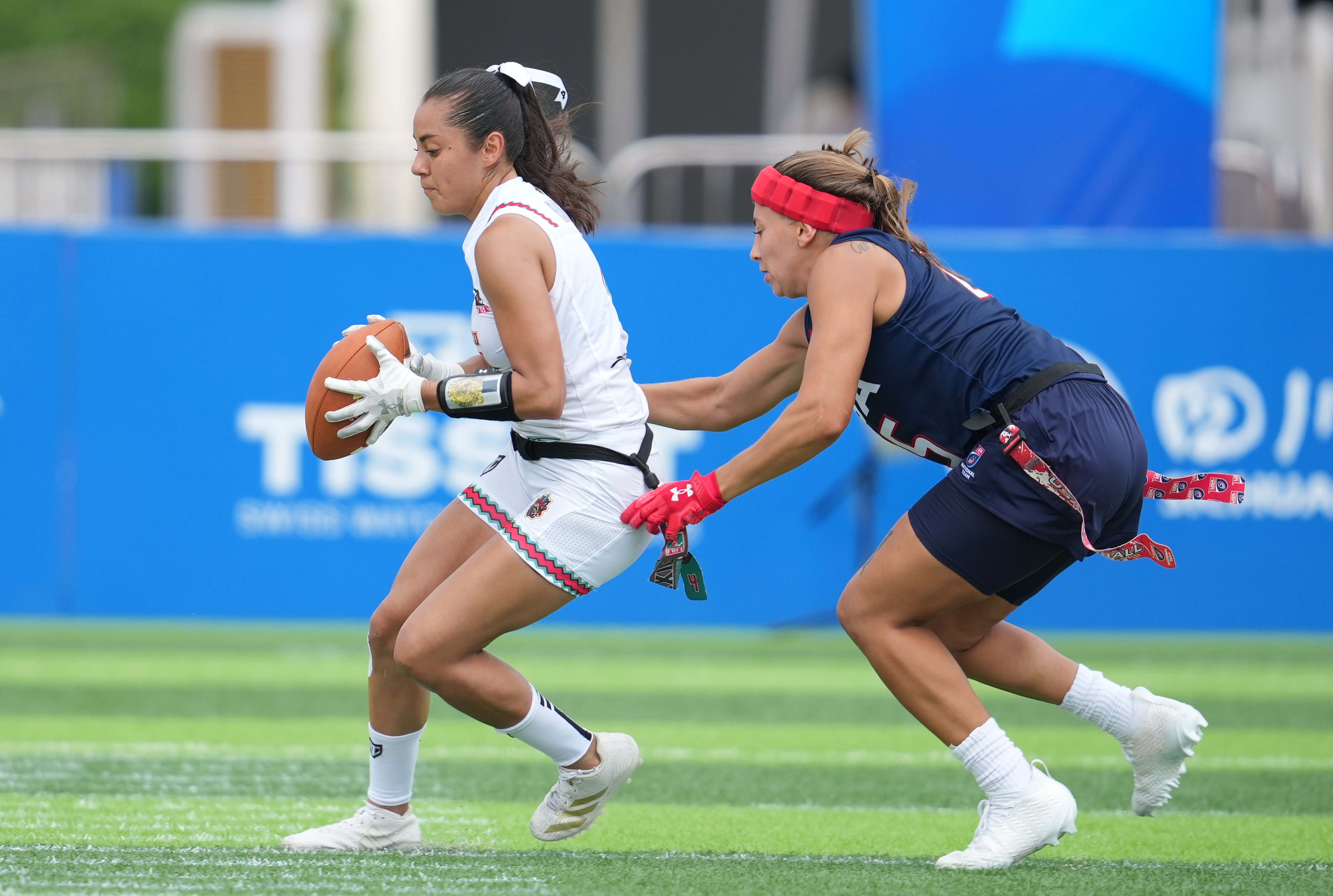 包含墨西哥女足以团队努力取得胜利的词条