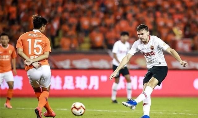 包含申花客场横扫深圳佳兆业，实现六连胜佳绩的词条