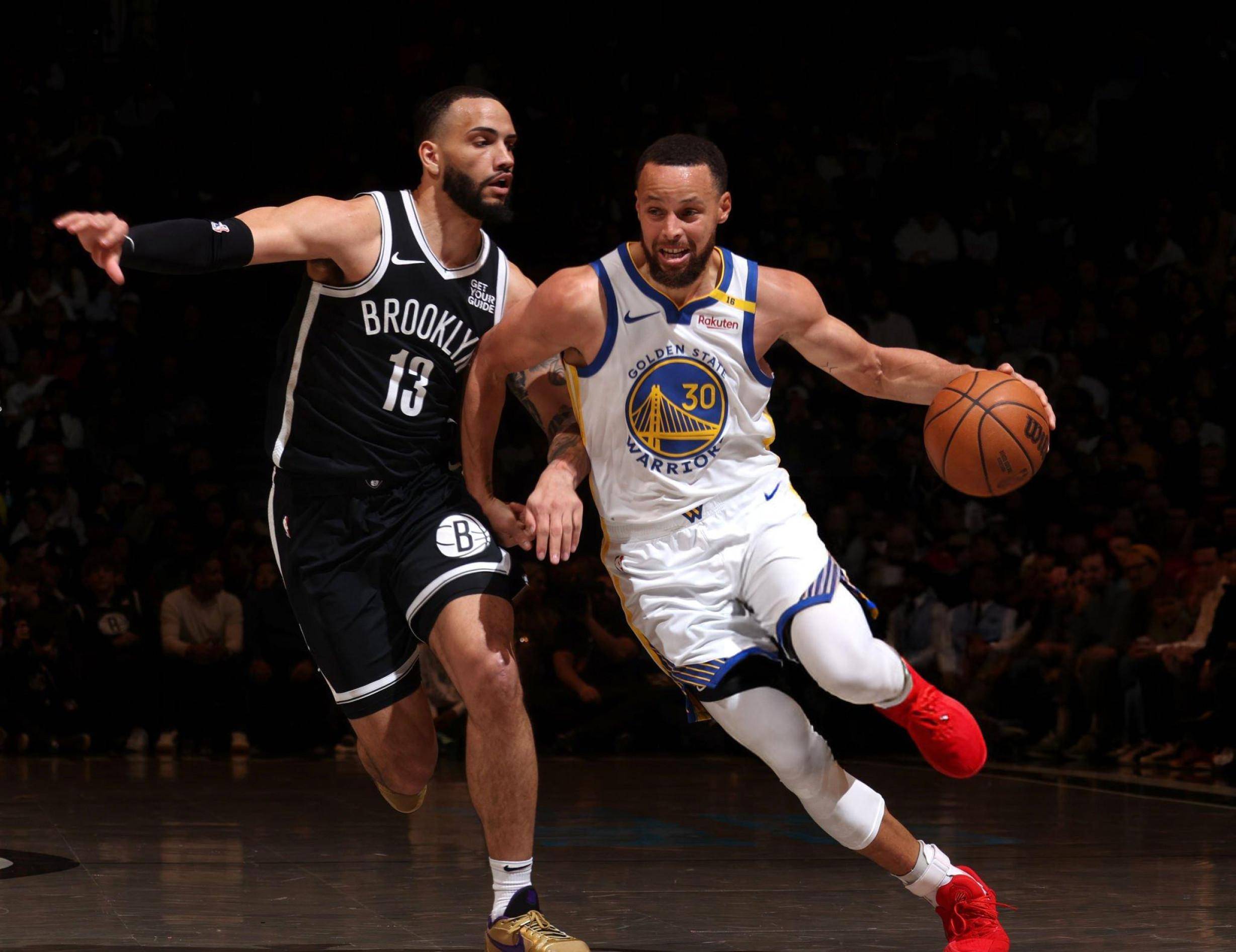 关于勇士逆转篮网，库里砍下31分的信息