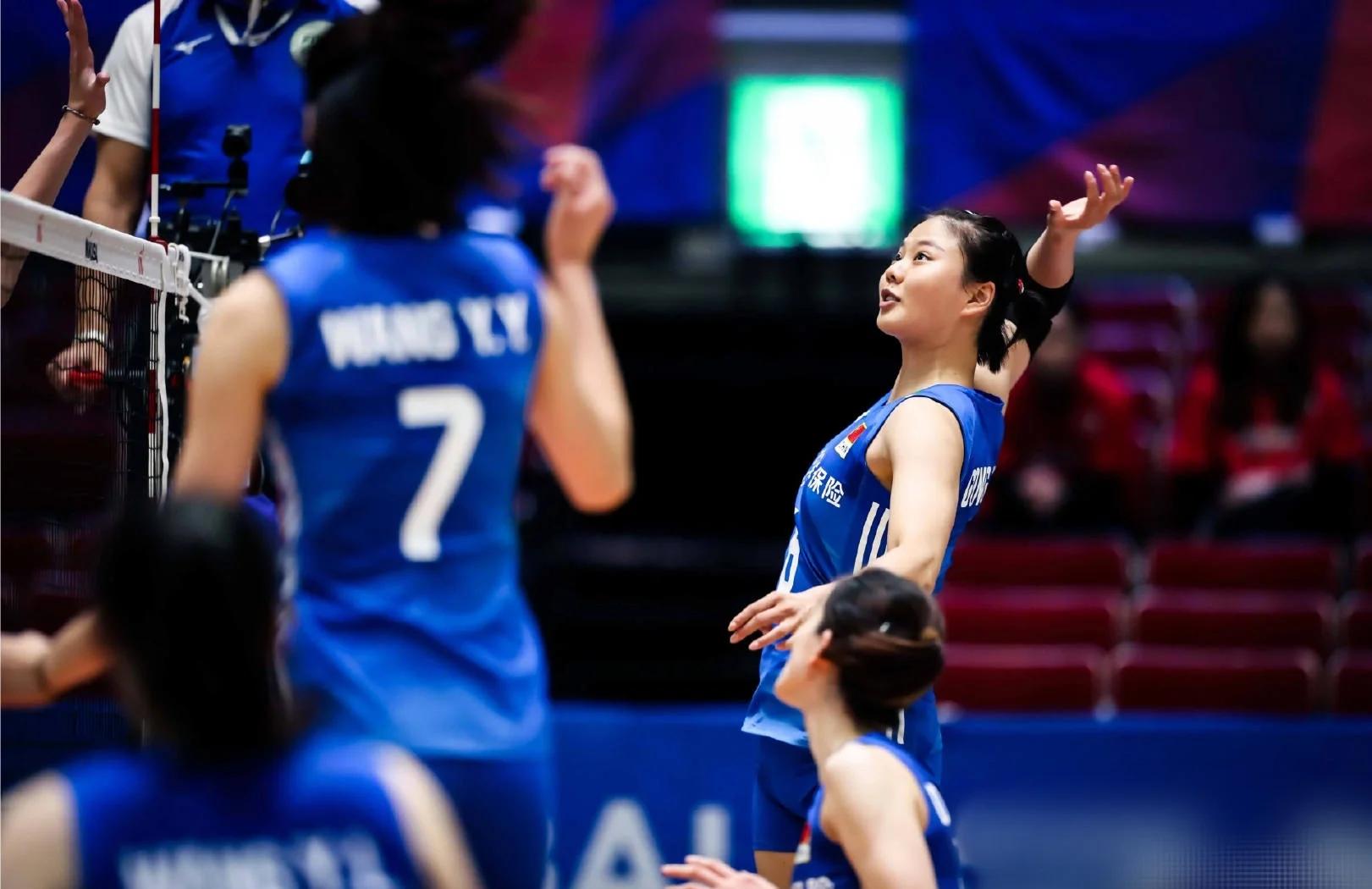 日本女排队员在决赛场上大放异彩 日本女排队员在决赛场上大放异彩