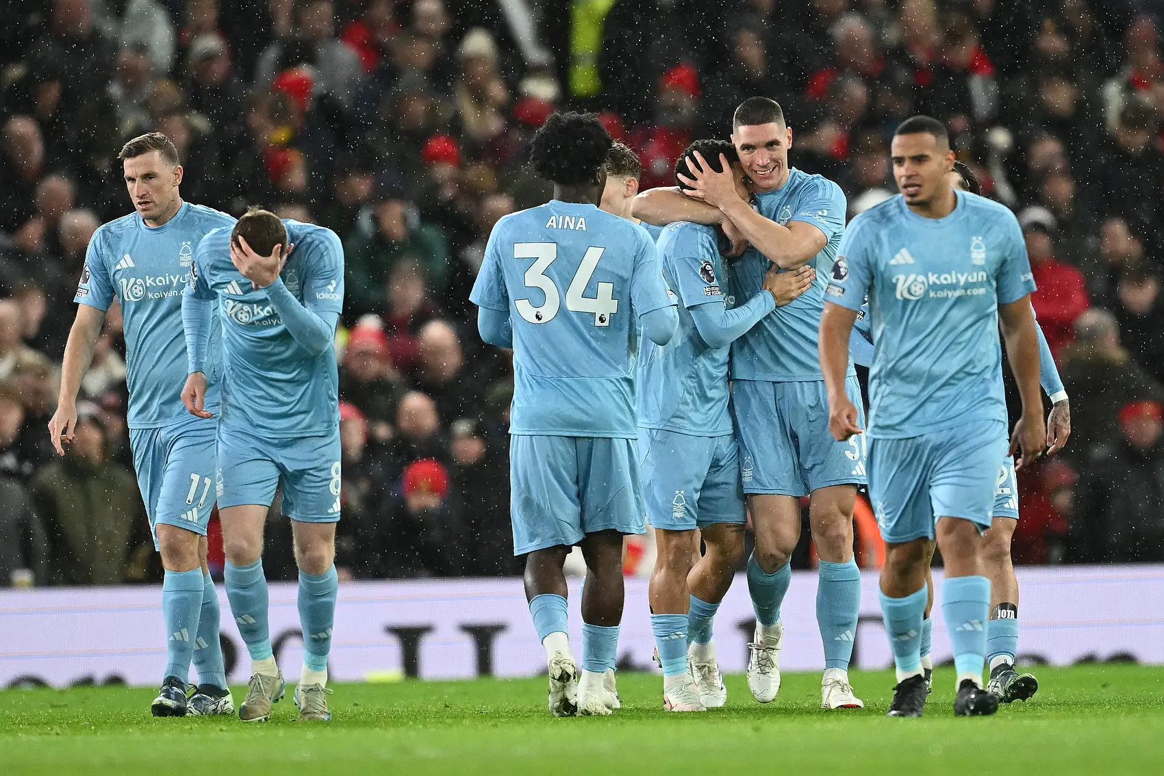 包含曼联客场失利，争四形势严峻的词条