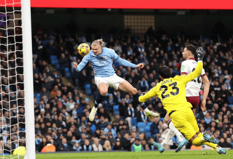 曼城主场轻松取胜，保持不败纪录