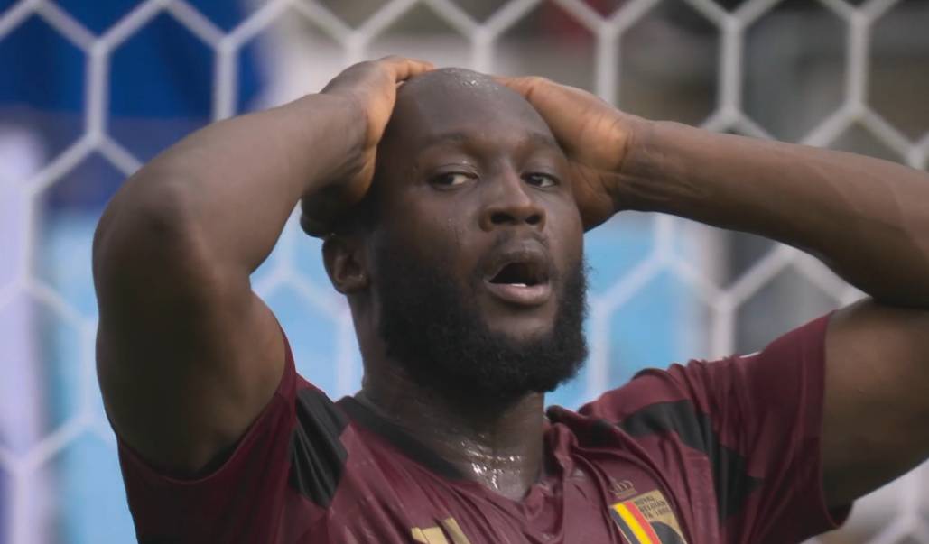 进球被判越位,争议点燃球迷狂热 进球被判越位,争议点燃球迷狂热