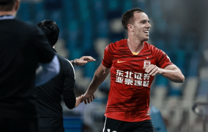 无畏的球员面对强敌勇往直前